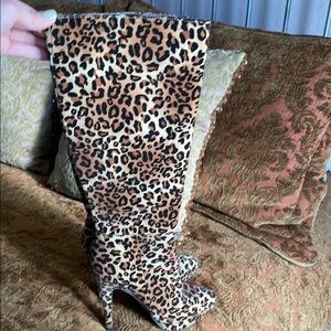 Elegant Brown and Black Heeled Boots with Pointed Toe